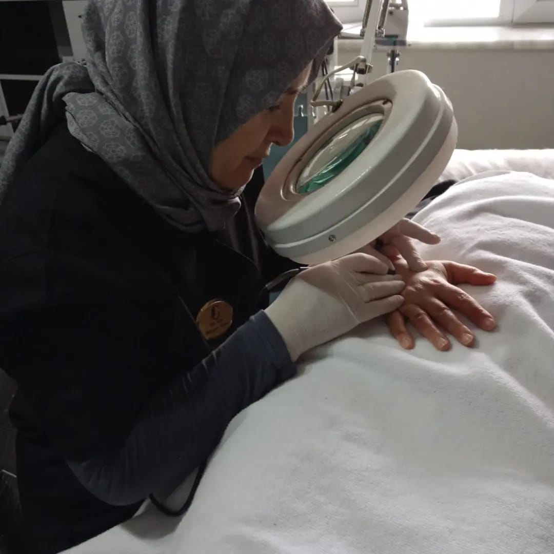 Günışığı Güzellik Salonu'nda iğneli epilasyon uygulaması